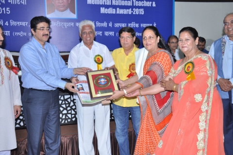 Ms. Indira Kohli receiving Dr. Radhakrishnan National Teacher Award Ms. Indira Kohli receiving Dr. Radhakrishnan National Teacher Award